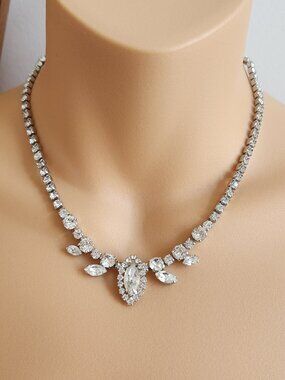 SHERMAN 1960- S VINTAGE VERY SPARKLING CLEAR CRYSTALS NECKLACE